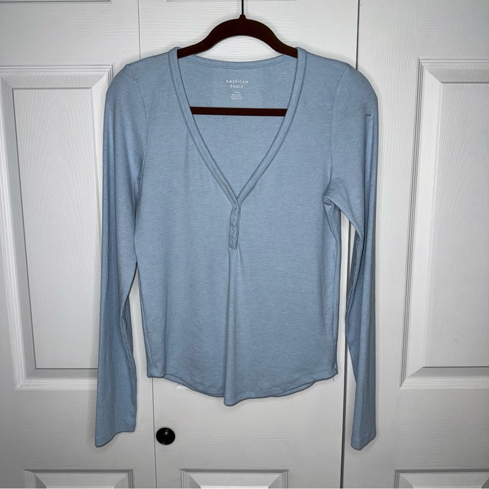 American Eagle Outfitters Women's‎ Sky Blue Long Sleeve V-Neck Rib knit Top L